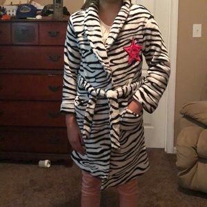 ✳️Pick 2 for $12!✳️ Girls bath robe. Size 7/8